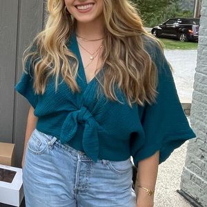 Slightly cropped cotton blouse